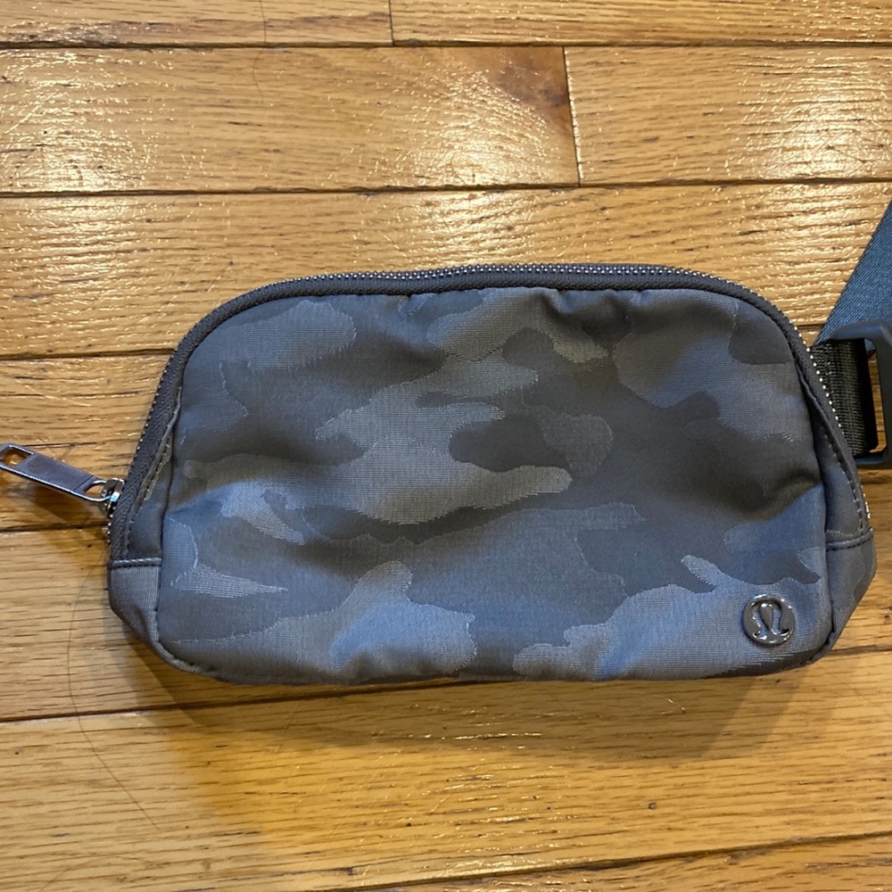 Lululemon Everywhere Belt Bag